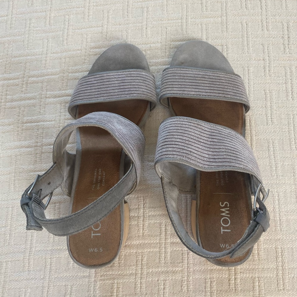 Toms grey corduroy block heel sandals. - Picture 4 of 8